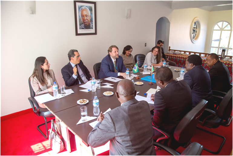 Balozi Dkt. Emmanuel Nchimbi akiongoza ujumbe wa Tanzania katika mazungumzo na Serikali ya Brazil.